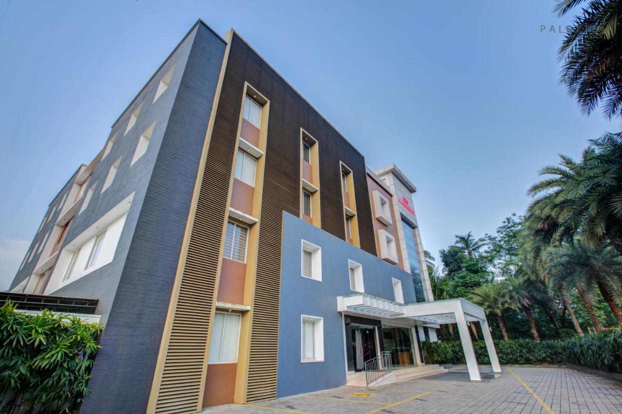 Hotel Jk Residency Kelakam Exteriér fotografie